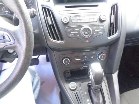 Used 2015 Ford Focus SE FWD image 16