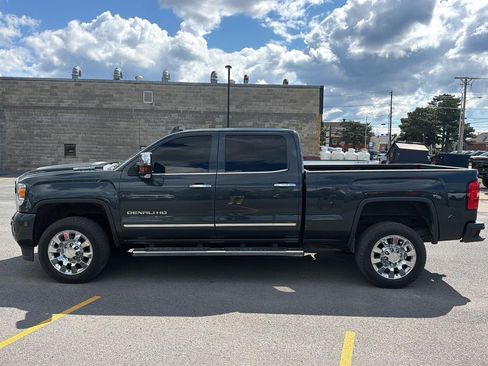 Used 2019 GMC Sierra 2500 Denali w/ Duramax Plus Package AWD/4WD image 4