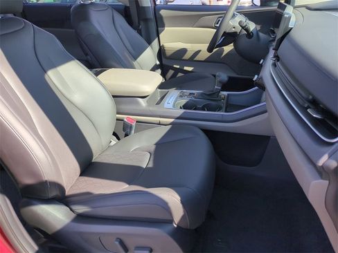 New 2026 Kia Carnival EX image 34