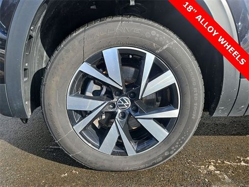 Used 2022 Volkswagen Atlas Cross Sport SE image 32