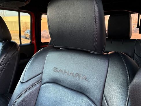 Used 2018 Jeep Wrangler Unlimited Sahara image 18