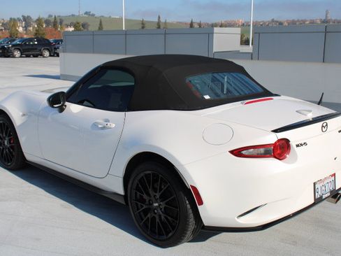 Used 2023 MAZDA MX-5 Miata Club w/ Brembo/BBS Recaro Package image 5