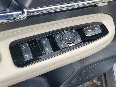 New 2026 Lincoln Corsair Premiere image 10