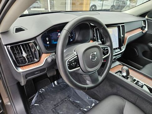 Certified 2025 Volvo V60 B5 Cross Country Plus AWD/4WD image 19