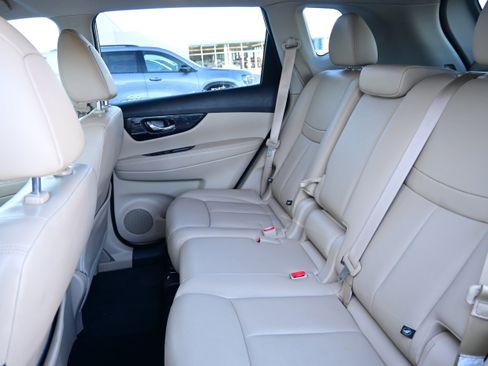 Used 2018 Nissan Rogue SL w/ Premium Package image 14