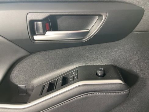 Used 2025 Toyota Highlander XLE image 26