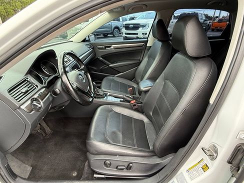 Used 2017 Volkswagen Passat 1.8T SE FWD image 13