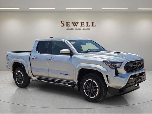 Used 2024 Toyota Tacoma TRD Sport RWD image 6