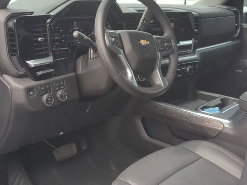 Used 2025 Chevrolet Silverado 2500 LTZ w/ LTZ Premium Package AWD/4WD image 10