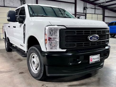 Used 2025 Ford F250 XL AWD/4WD image 1