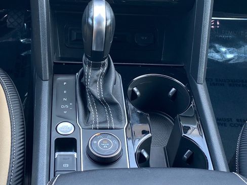 Certified 2023 Volkswagen Atlas Cross Sport SE w/ Panoramic Sunroof Package AWD/4WD image 11