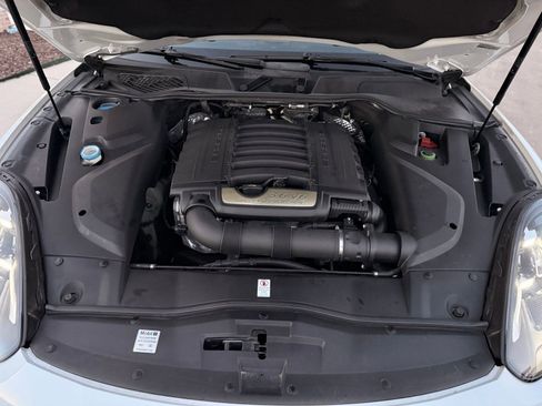 Used 2018 Porsche Cayenne image 38