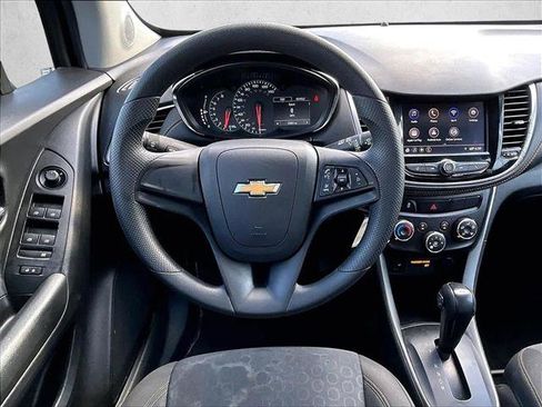 Used 2022 Chevrolet Trax LS image 7