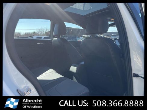 Used 2025 Volkswagen Jetta GLI Autobahn image 16