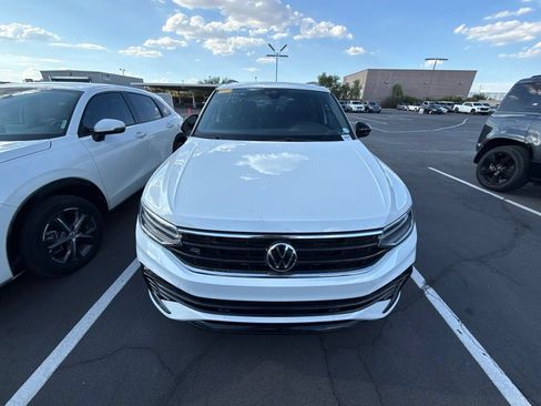 Used 2022 Volkswagen Tiguan SE R-Line FWD image 2