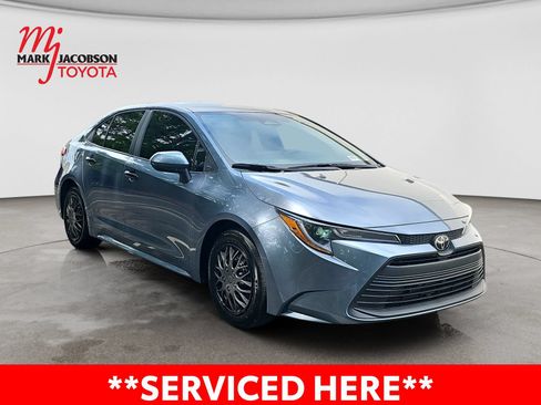 Used 2025 Toyota Corolla LE w/ Convenience Package FWD image 5