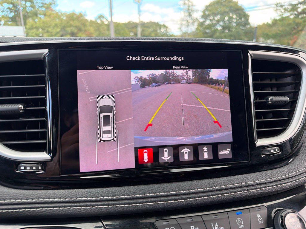 Certified 2023 Chrysler Pacifica Touring-L w/ Road Tripper Package AWD/4WD image 11