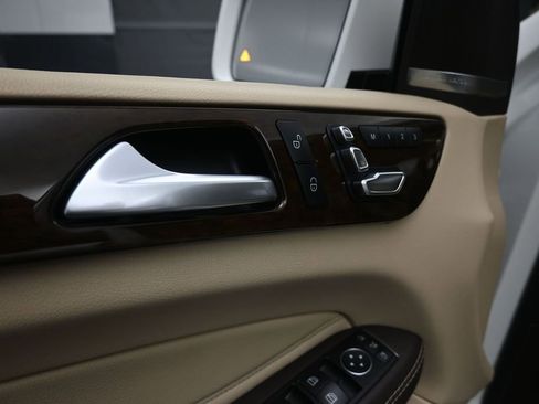 Used 2018 Mercedes-Benz GLS 450 4MATIC w/ Premium Package image 21