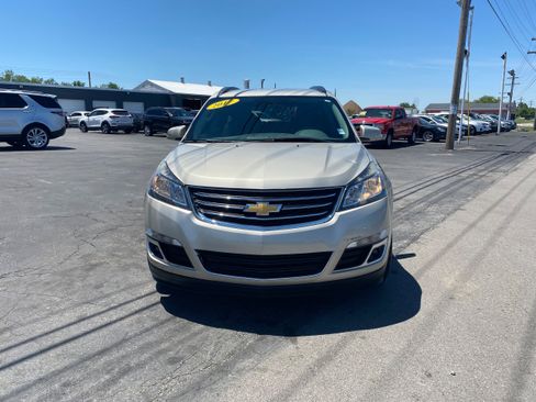 Used 2017 Chevrolet Traverse LT FWD image 2