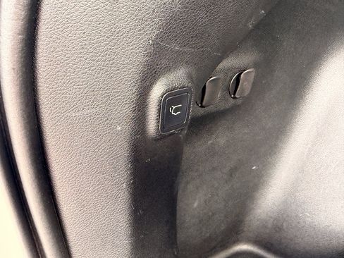 Used 2019 Jeep Cherokee Trailhawk AWD/4WD image 14