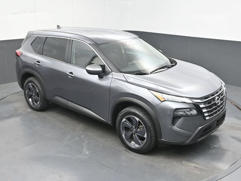 Used 2025 Nissan Rogue SV FWD image 28