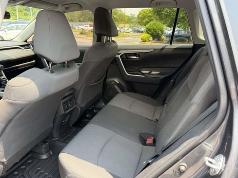 Used 2021 Toyota RAV4 XLE AWD/4WD image 15