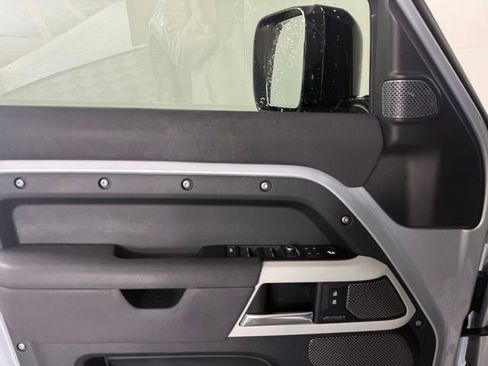 Used 2022 Land Rover Defender 110 SE image 23