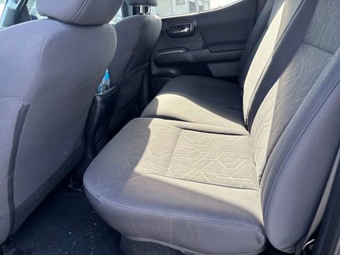Used 2018 Toyota Tacoma TRD Sport RWD image 11