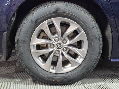 Certified 2023 Toyota Sienna XLE image 28