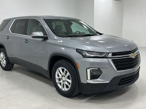 Used 2023 Chevrolet Traverse LS w/ Safety Package FWD image 7