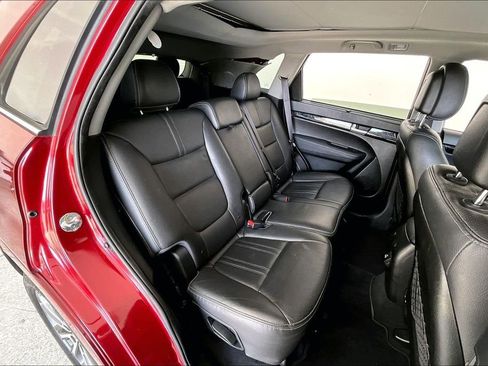 Used 2015 Kia Sorento SX image 33