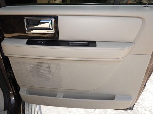 Used 2016 Lincoln Navigator L Select image 26
