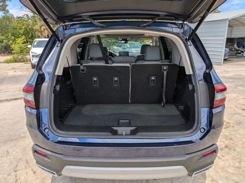 Used 2025 Honda Pilot Touring image 13