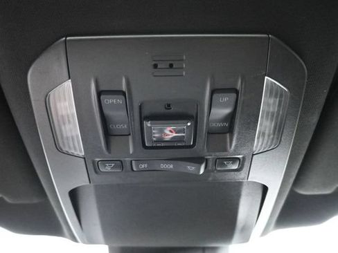 Used 2021 Toyota Highlander XSE FWD image 22