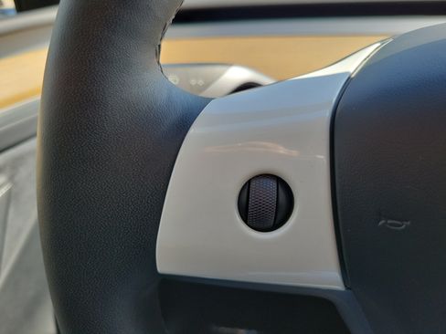 Used 2023 Tesla Model Y Long Range AWD/4WD image 22