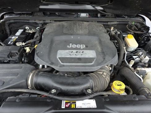 Used 2016 Jeep Wrangler Unlimited Sahara w/ Dual Top Group image 26