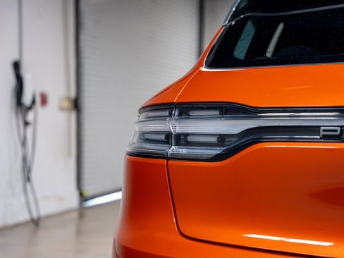 Used 2023 Porsche Macan T image 13