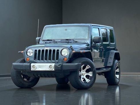 Used 2008 Jeep Wrangler Unlimited Sahara RWD image 2