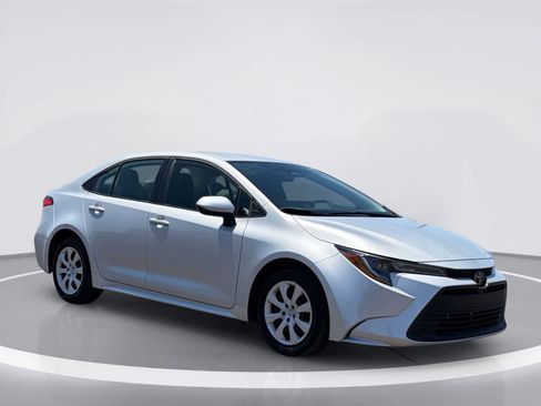 Used 2025 Toyota Corolla LE FWD image 5