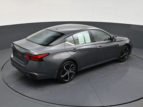 Used 2024 Nissan Altima 2.5 SR w/ SR Premium Package FWD image 17