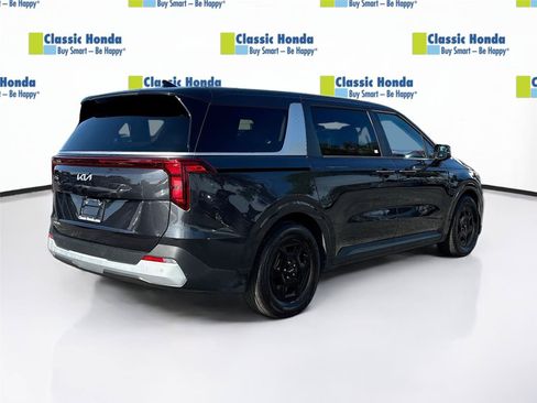 Used 2025 Kia Carnival FWD image 8
