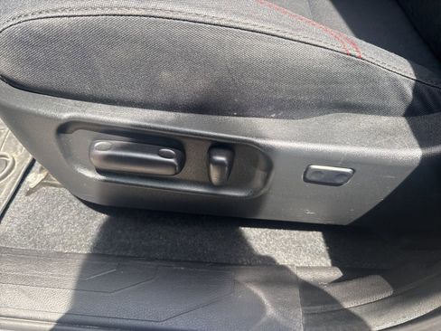 Used 2021 Toyota Tacoma SR5 RWD image 4