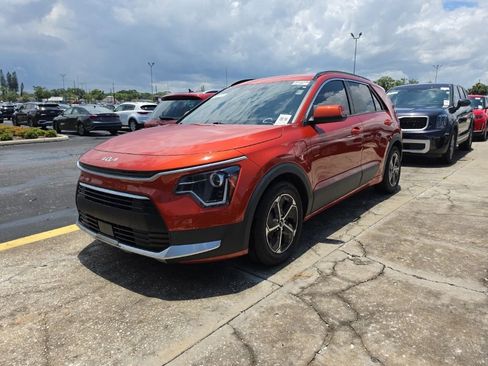 Used 2023 Kia Niro EX FWD image 5