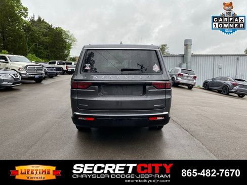 Used 2023 Jeep Wagoneer L Series III w/ Premium Group I AWD/4WD image 6