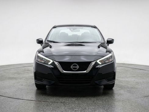 Used 2025 Nissan Versa SV image 2