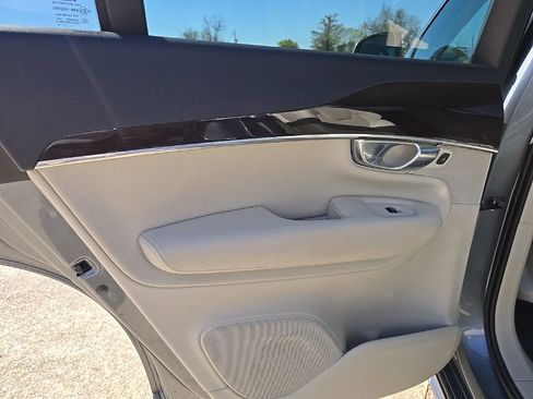 Used 2019 Volvo XC90 T5 Momentum image 39