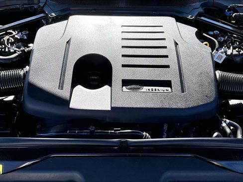 Used 2023 Land Rover Discovery S R-Dynamic image 33