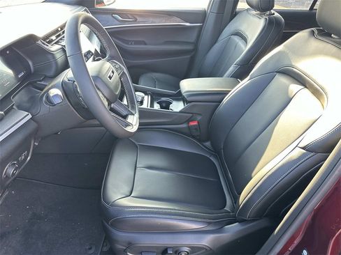 New 2025 Jeep Grand Cherokee Limited image 13