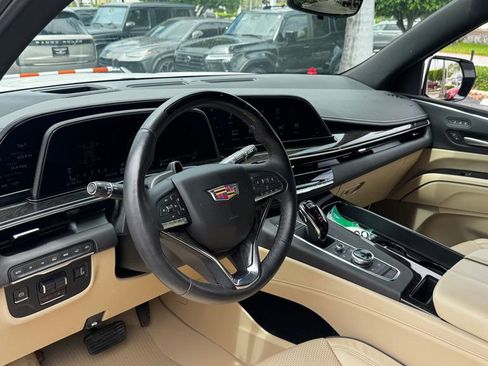 Used 2023 Cadillac Escalade Premium Luxury w/ Performance Package image 6