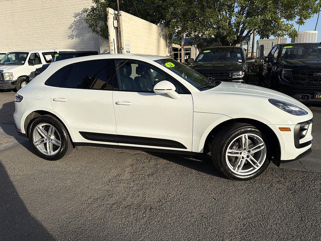 Used 2024 Porsche Macan AWD/4WD image 4